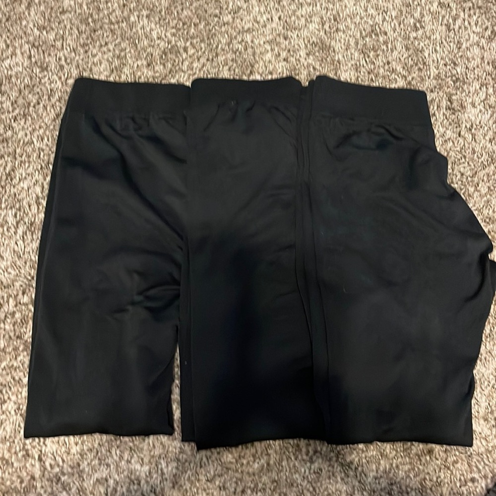 Simple black leggings